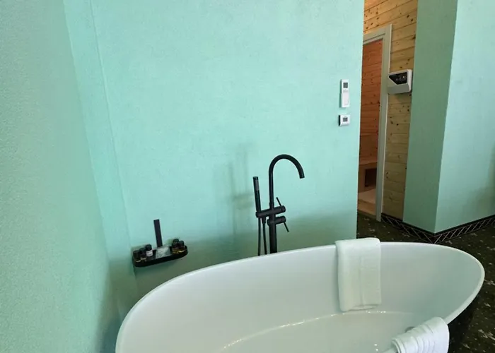 Jmr Splendor - Private Sauna & Bathtub ホテル 4*