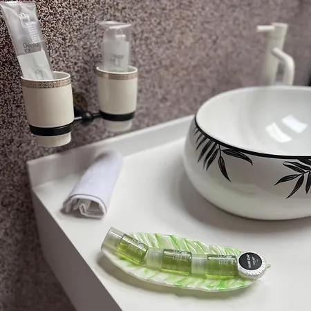 호텔 Jmr Splendor - Private Sauna & Bathtub 콘스탄차