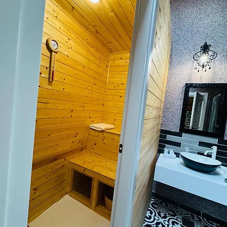 Jmr Splendor - Private Sauna & Bathtub 호텔 콘스탄차