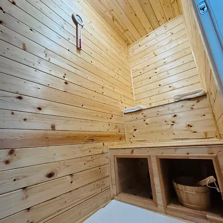 호텔 Jmr Splendor - Private Sauna & Bathtub 콘스탄차