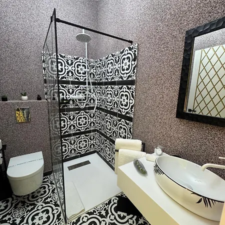 Jmr Splendor - Private Sauna & Bathtub 콘스탄차