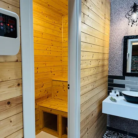 Jmr Splendor - Private Sauna & Bathtub 콘스탄차