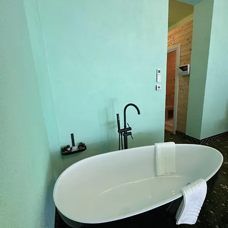 Jmr Splendor - Private Sauna & Bathtub Szálloda 4*